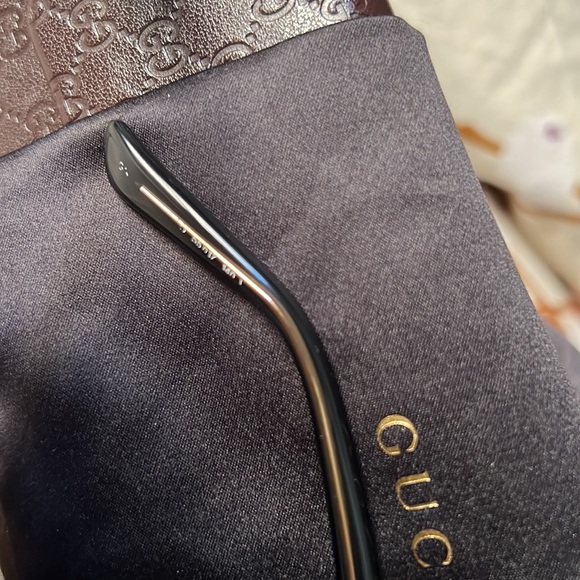 Gucci black sunglasses with gold logo - Picture 7 of 14